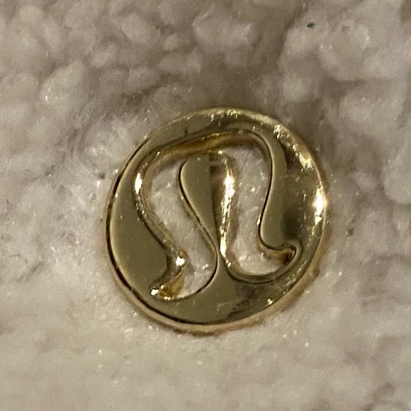 BRAND NEW WHITE FUZZY LULULEMON CROSS BODY BAG - Picture 3 of 8